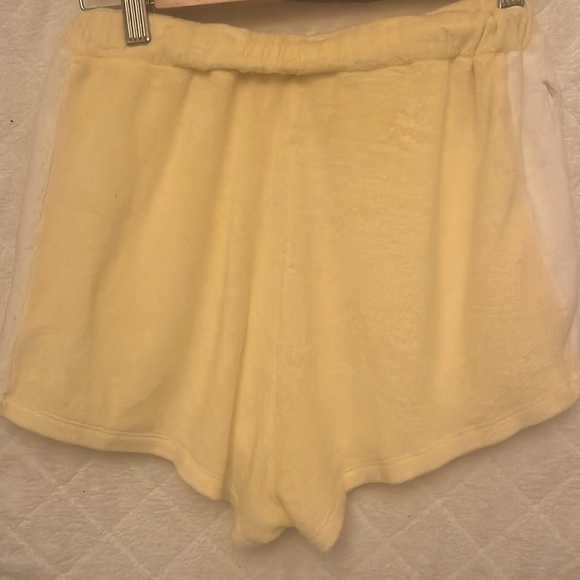 Reformation Walden Yellow and White Set - Picture 6 of 9